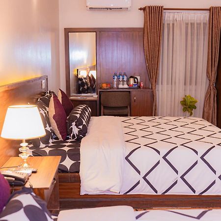 Busy Bee Resort, Pokhara Zewnętrze zdjęcie