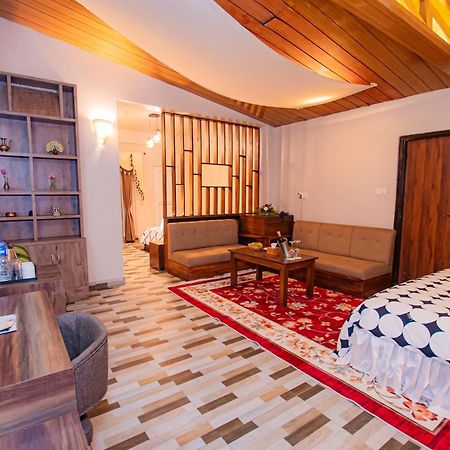 Busy Bee Resort, Pokhara Zewnętrze zdjęcie