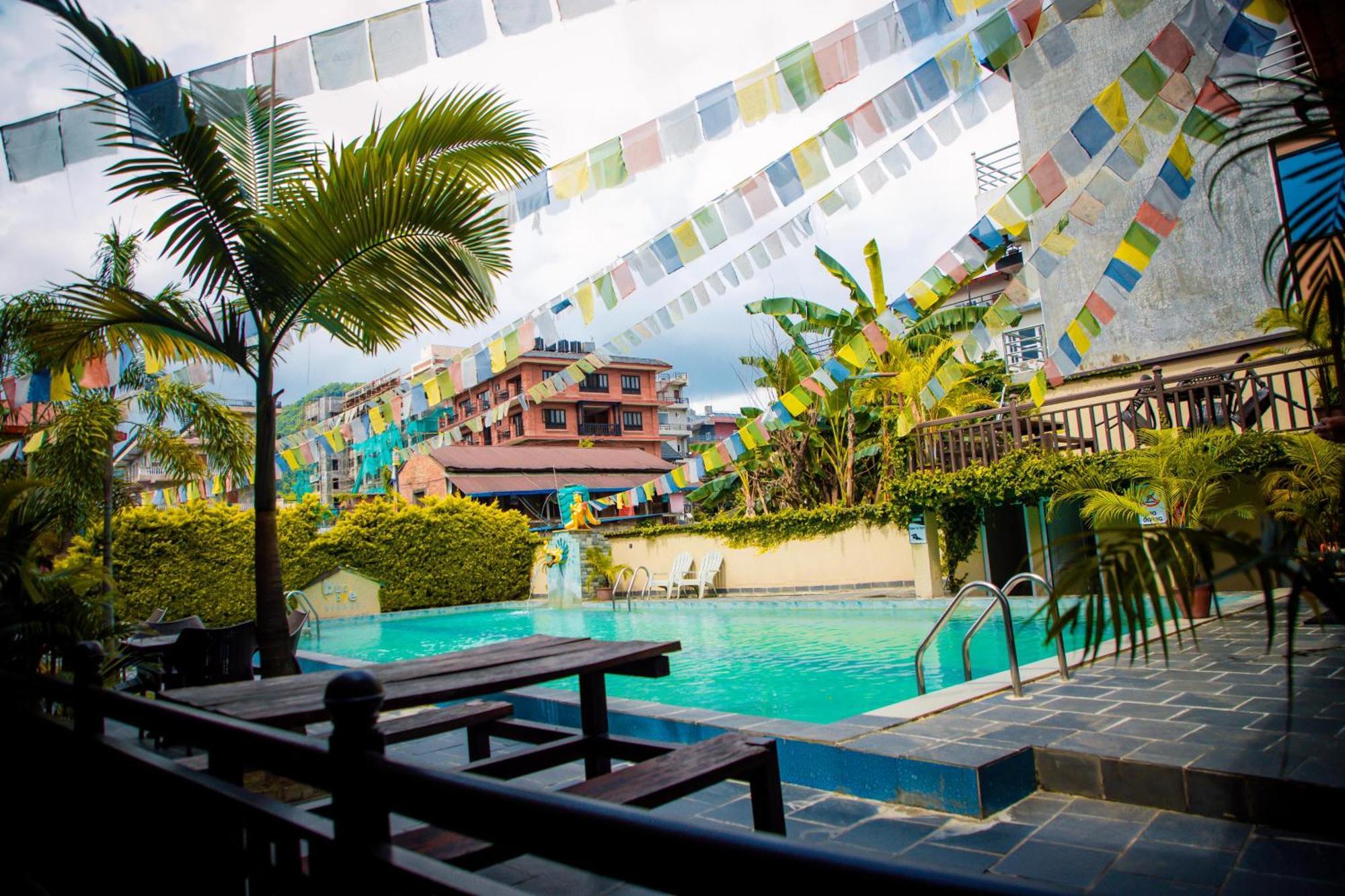Busy Bee Resort, Pokhara Zewnętrze zdjęcie