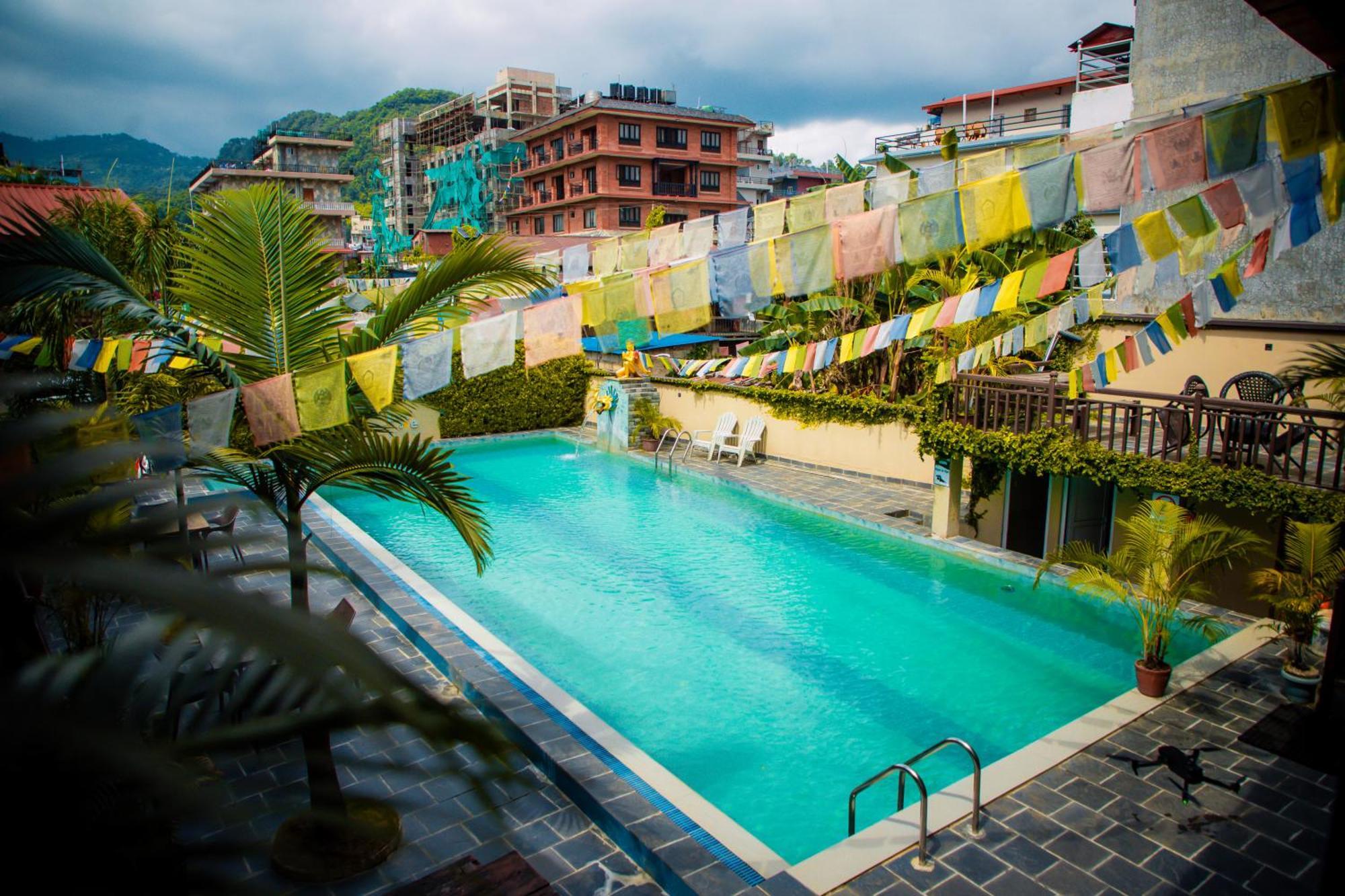 Busy Bee Resort, Pokhara Zewnętrze zdjęcie