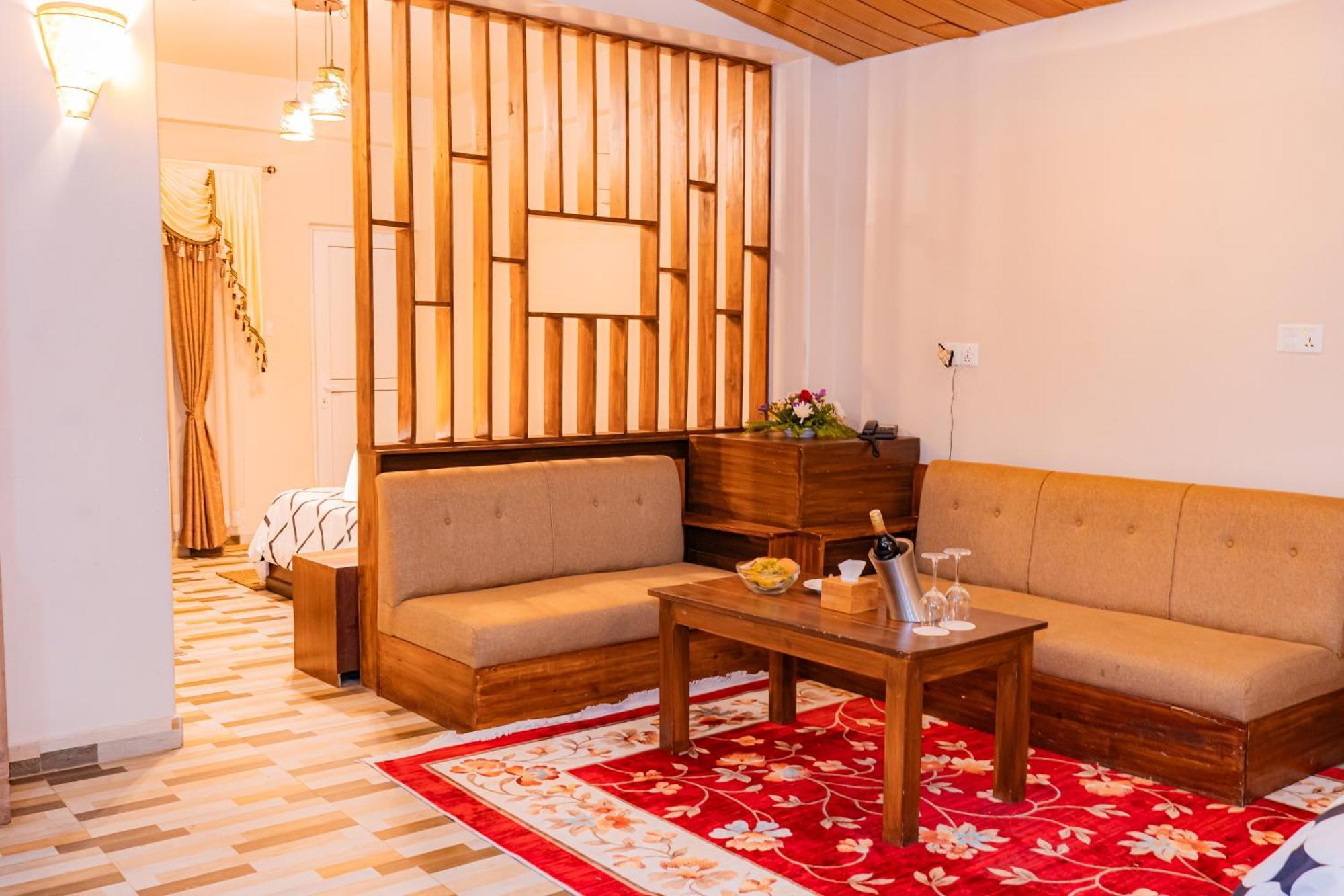 Busy Bee Resort, Pokhara Zewnętrze zdjęcie