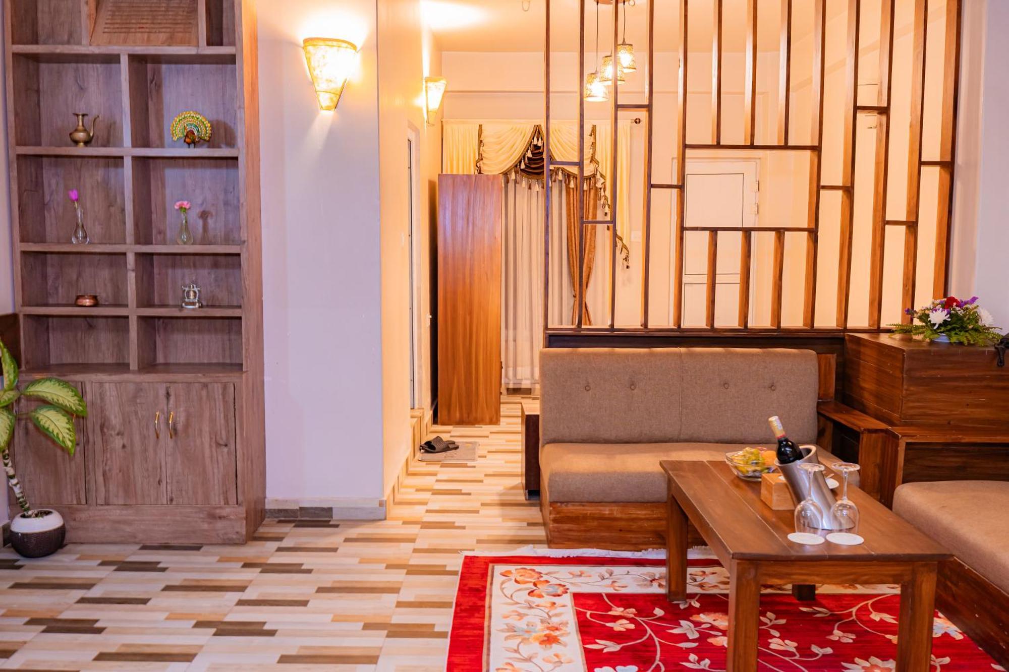 Busy Bee Resort, Pokhara Zewnętrze zdjęcie