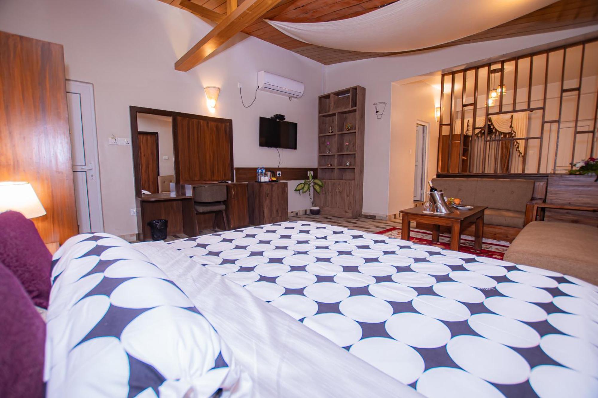 Busy Bee Resort, Pokhara Zewnętrze zdjęcie