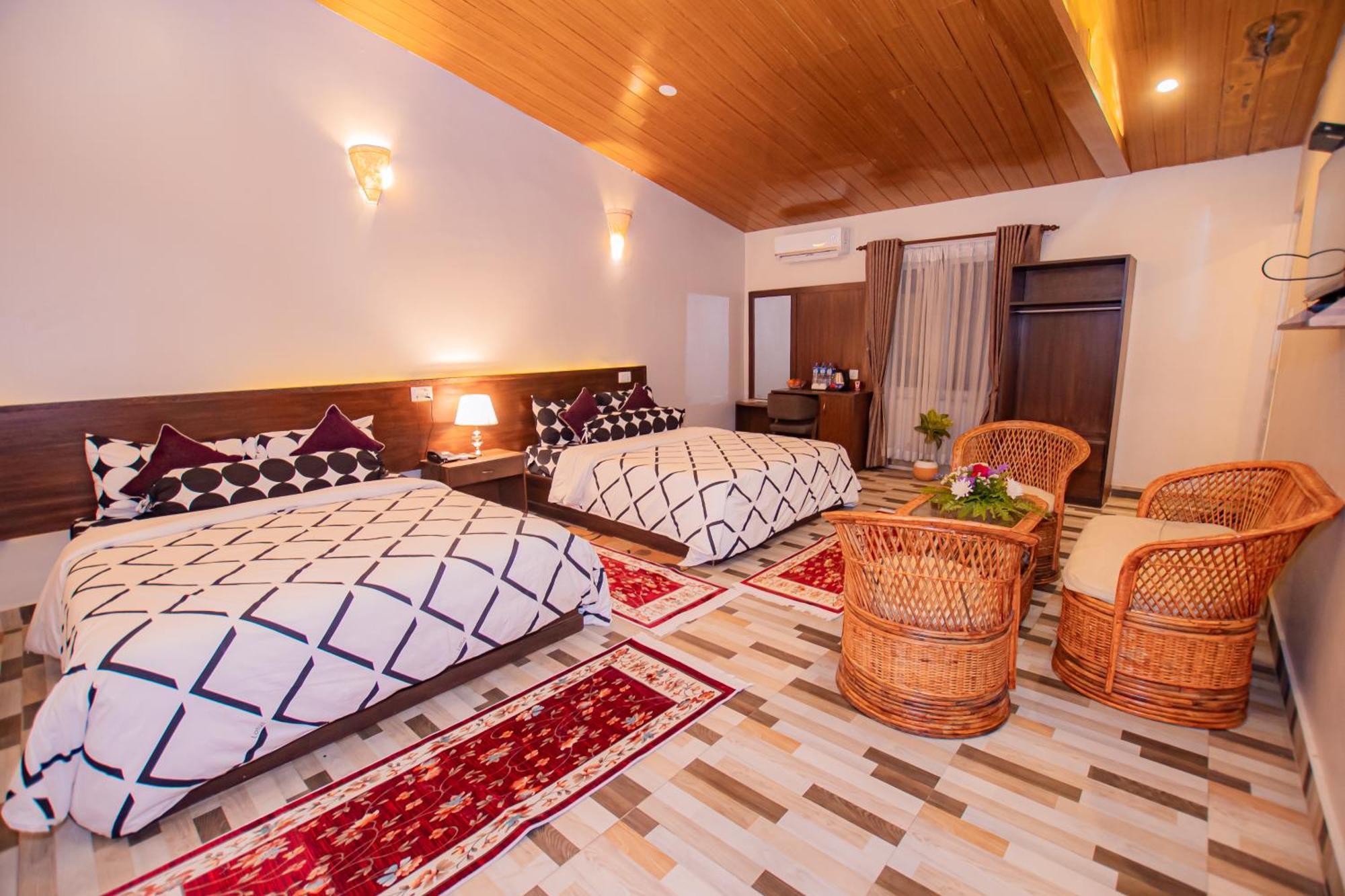 Busy Bee Resort, Pokhara Zewnętrze zdjęcie