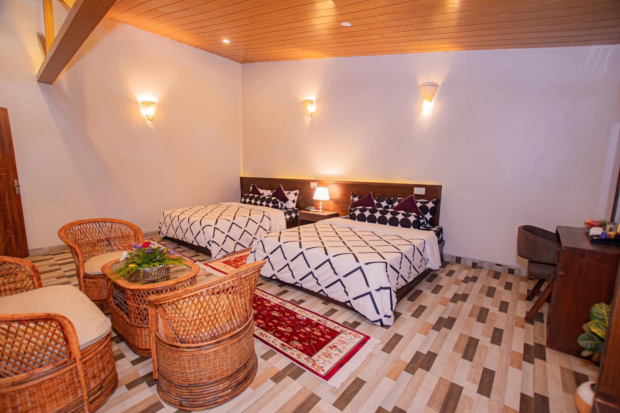 Busy Bee Resort, Pokhara Zewnętrze zdjęcie