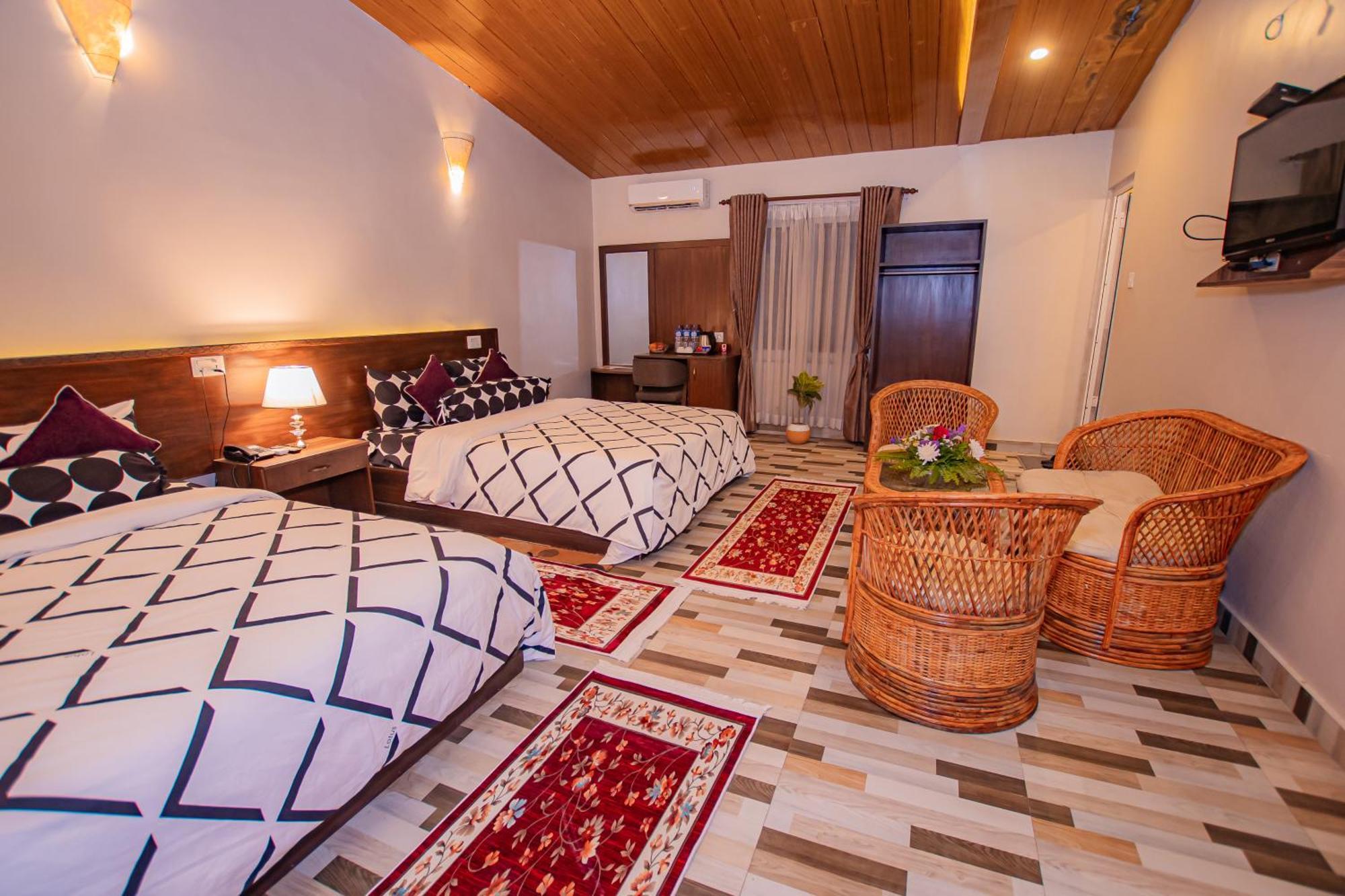 Busy Bee Resort, Pokhara Zewnętrze zdjęcie