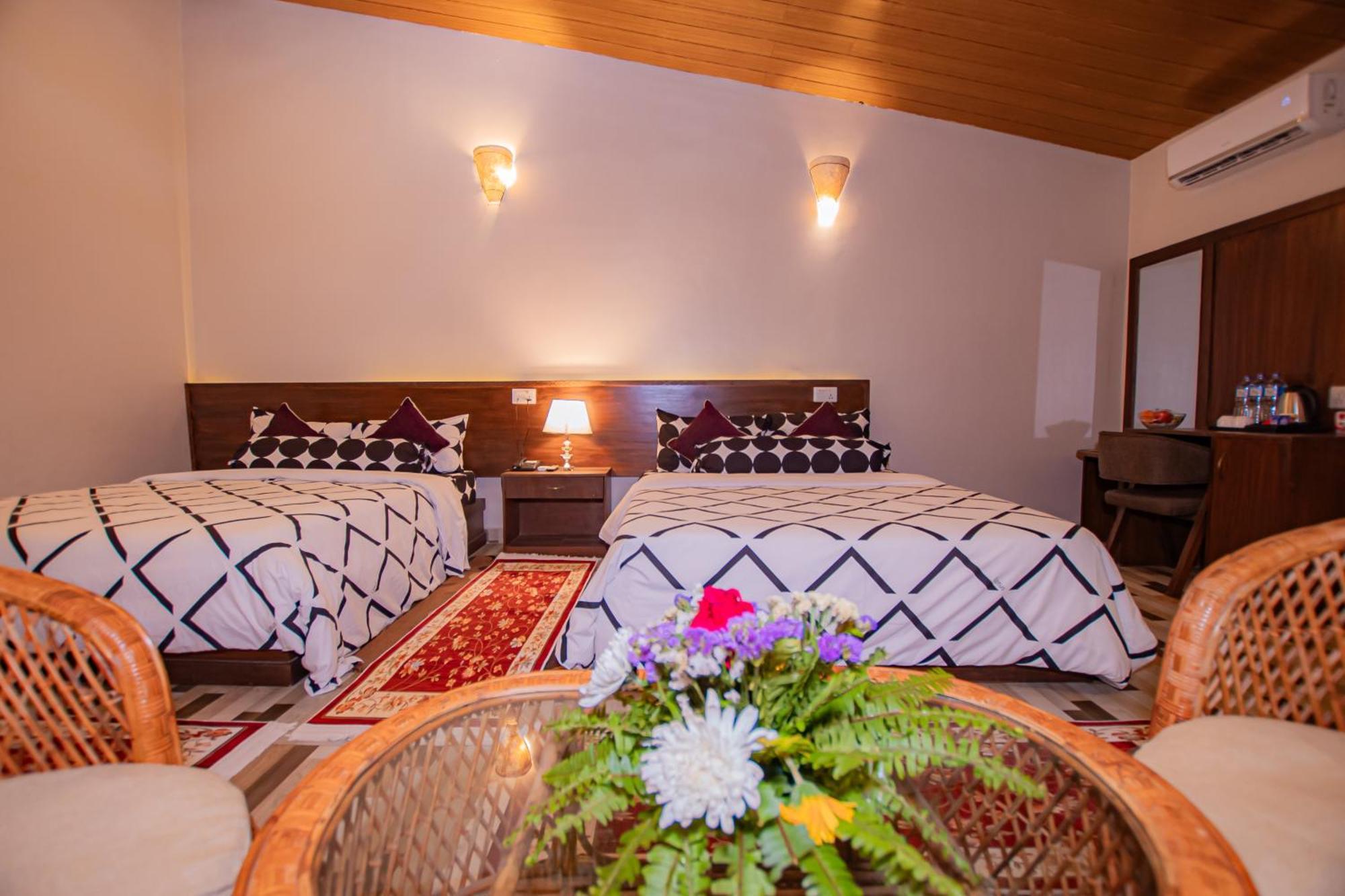Busy Bee Resort, Pokhara Zewnętrze zdjęcie