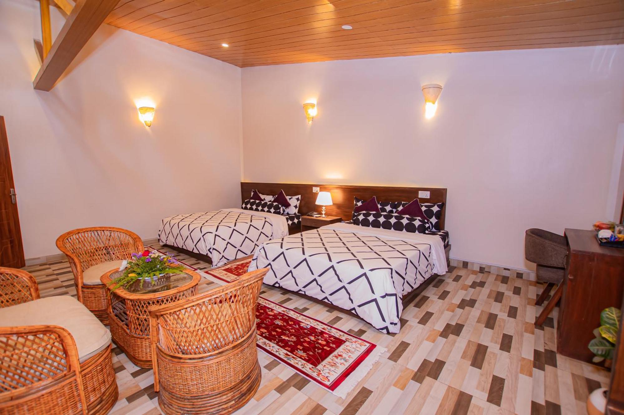 Busy Bee Resort, Pokhara Zewnętrze zdjęcie