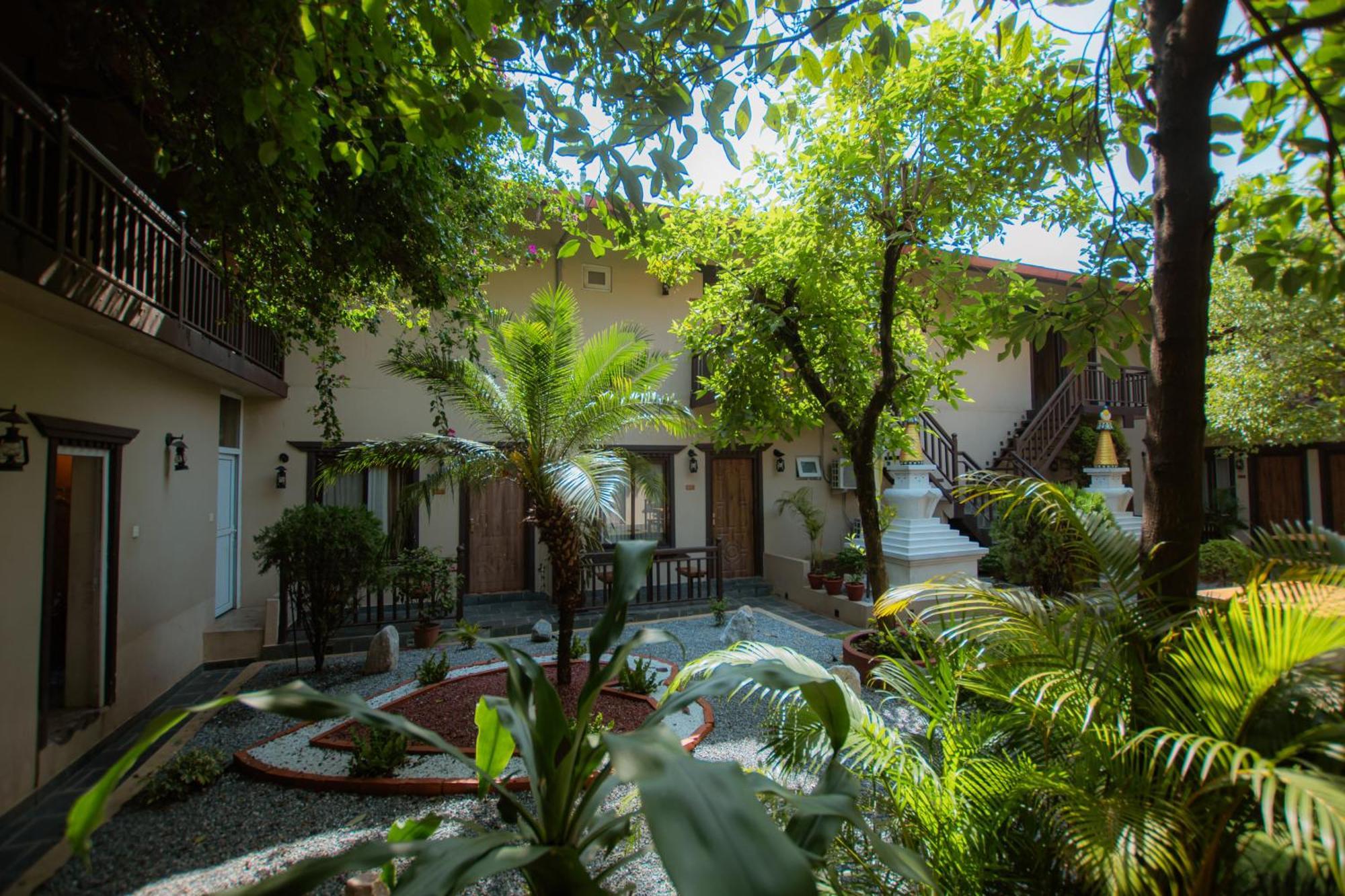 Busy Bee Resort, Pokhara Zewnętrze zdjęcie