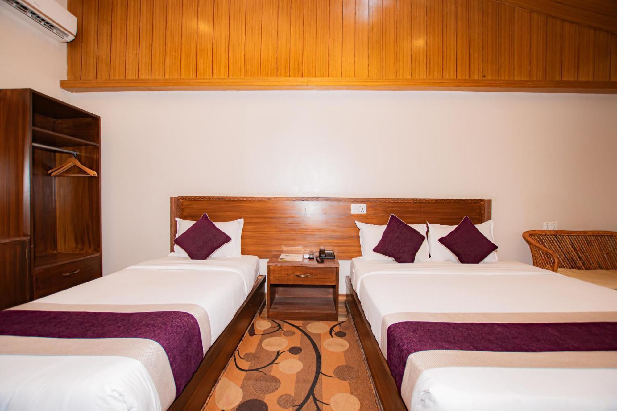 Busy Bee Resort, Pokhara Zewnętrze zdjęcie