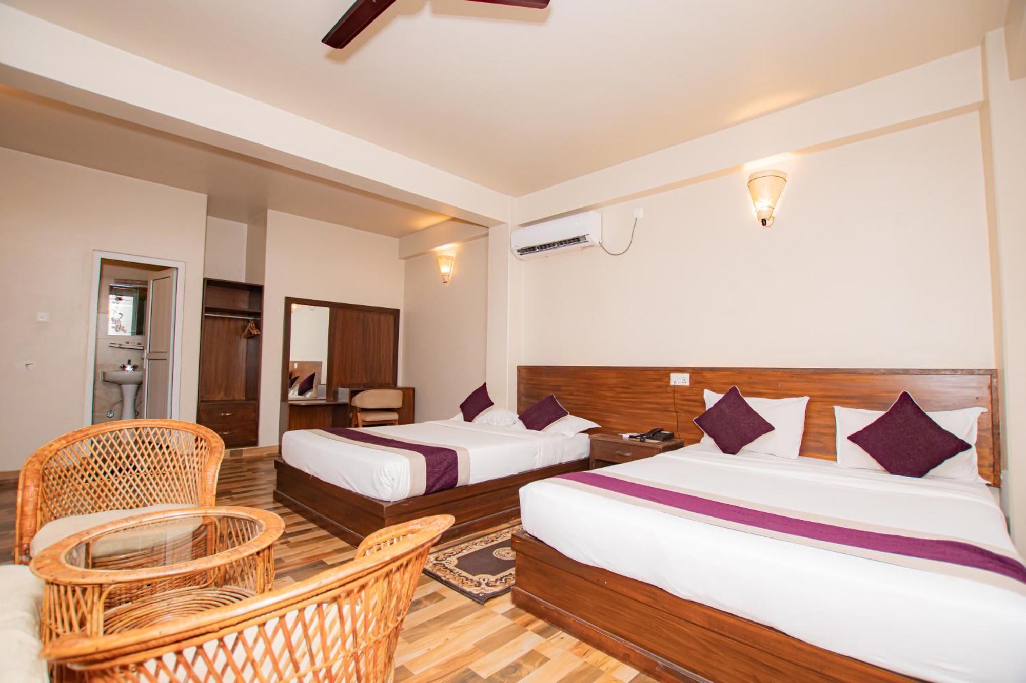 Busy Bee Resort, Pokhara Zewnętrze zdjęcie