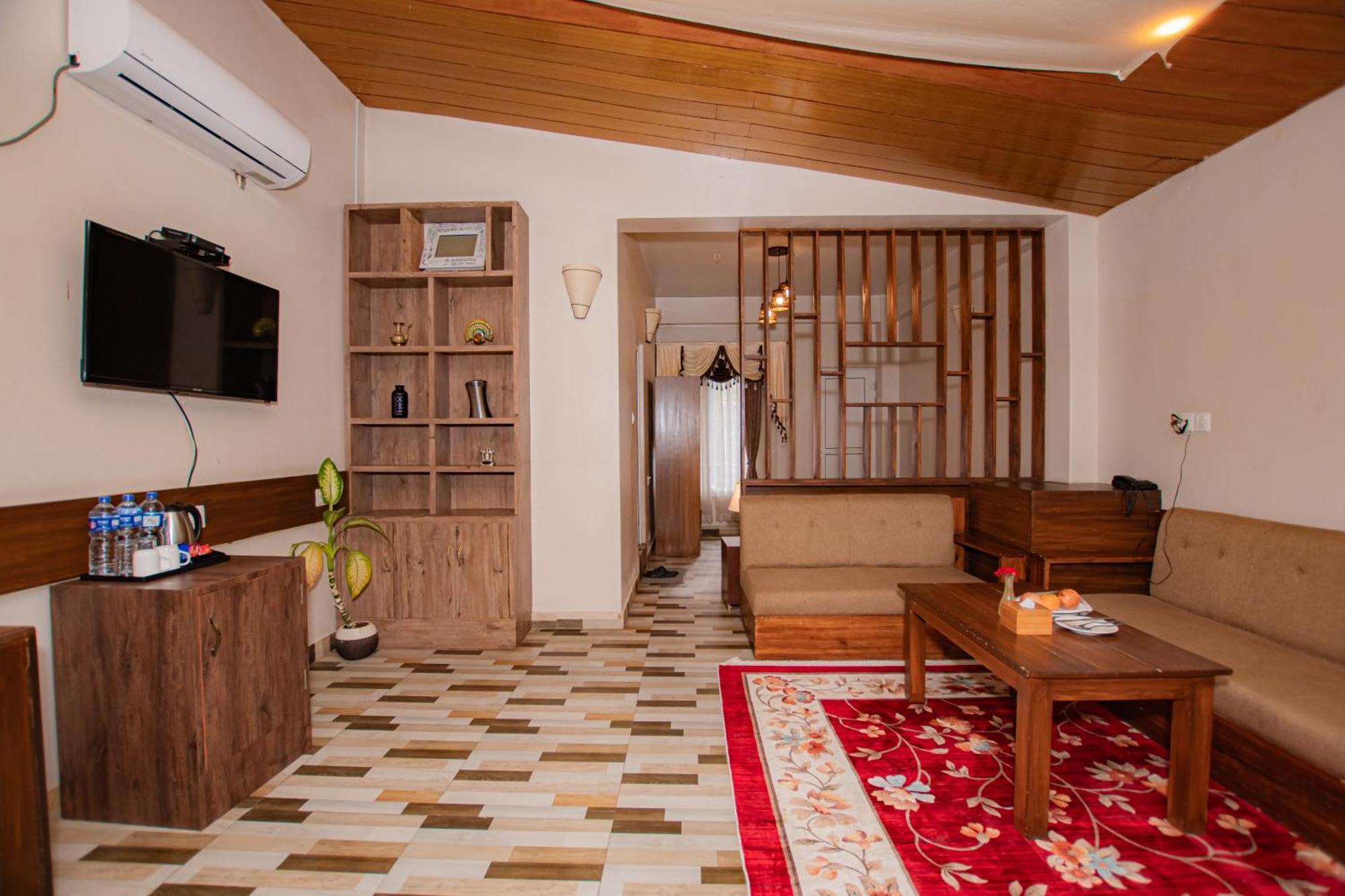 Busy Bee Resort, Pokhara Zewnętrze zdjęcie