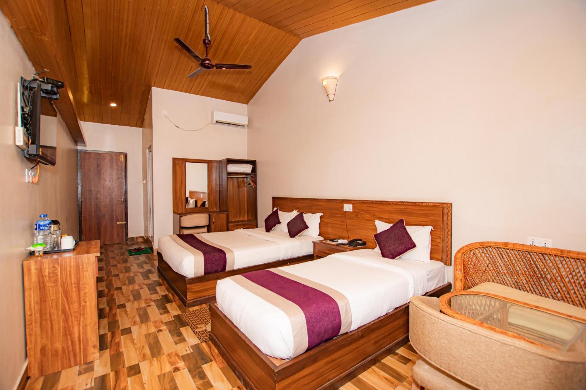 Busy Bee Resort, Pokhara Zewnętrze zdjęcie