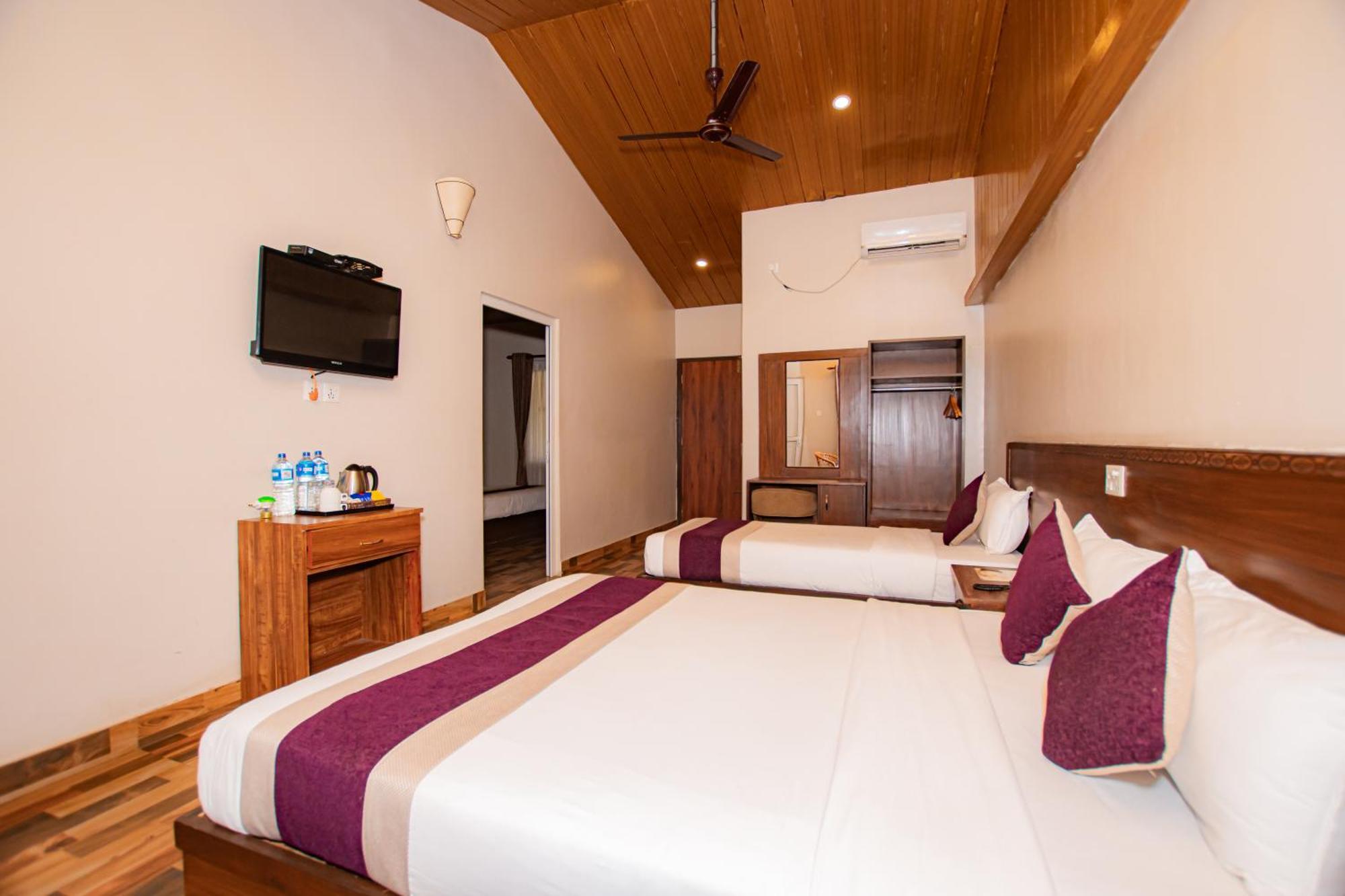 Busy Bee Resort, Pokhara Zewnętrze zdjęcie
