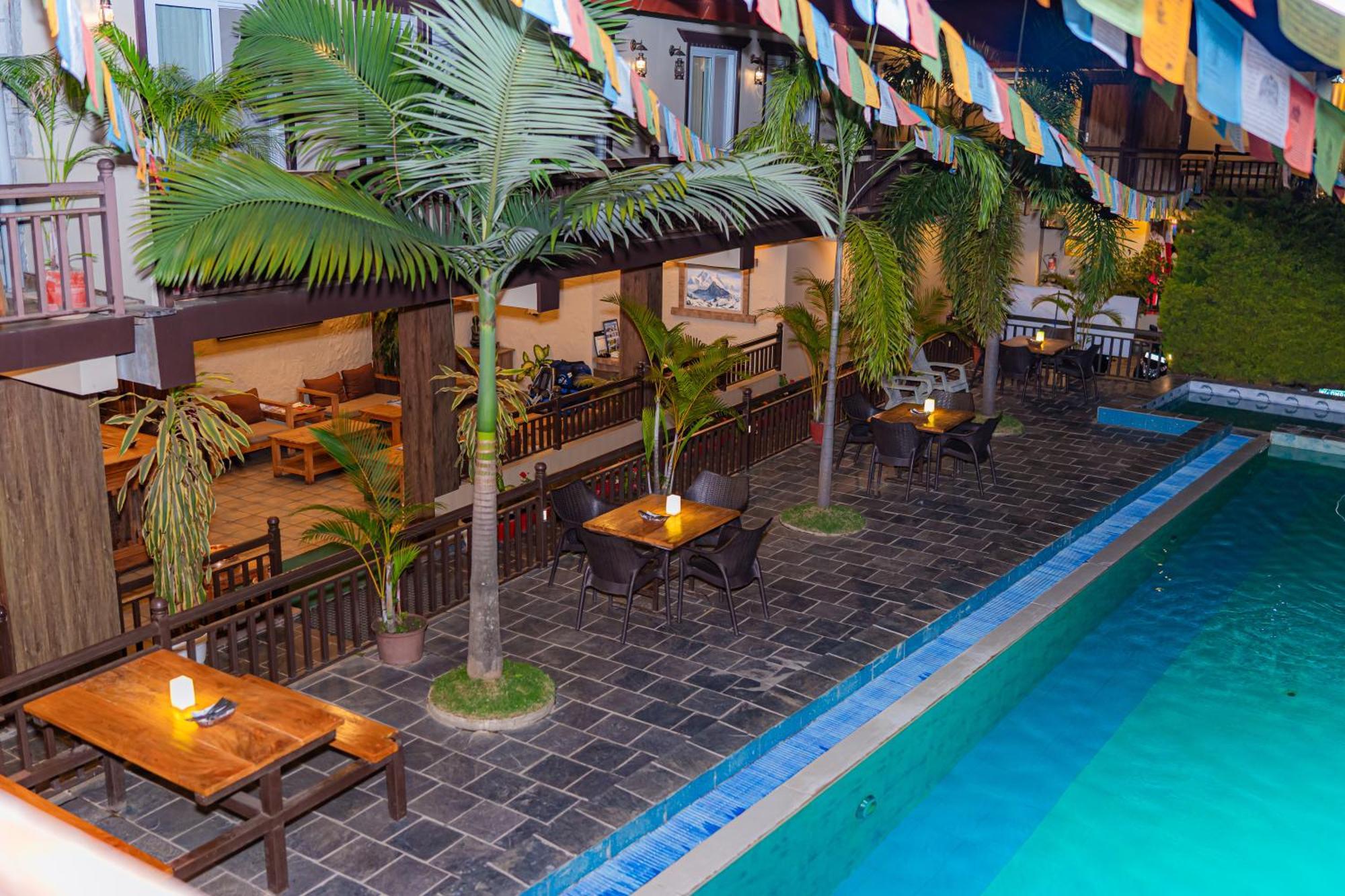Busy Bee Resort, Pokhara Zewnętrze zdjęcie